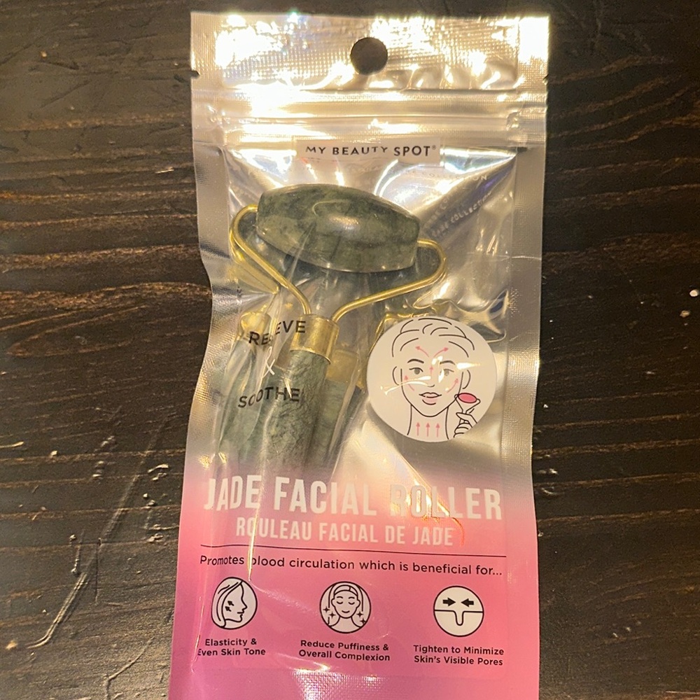 Jade Facial Roller - Green